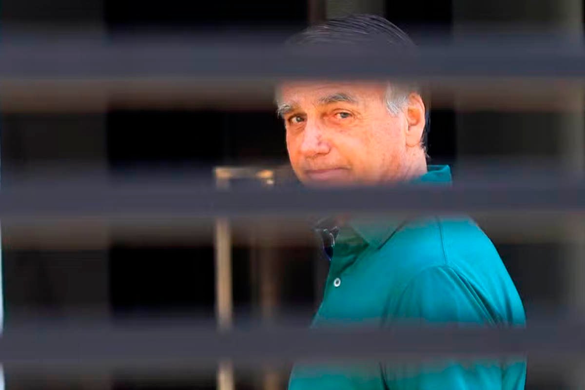Jair Bolsonaro em prisão domiciliar
