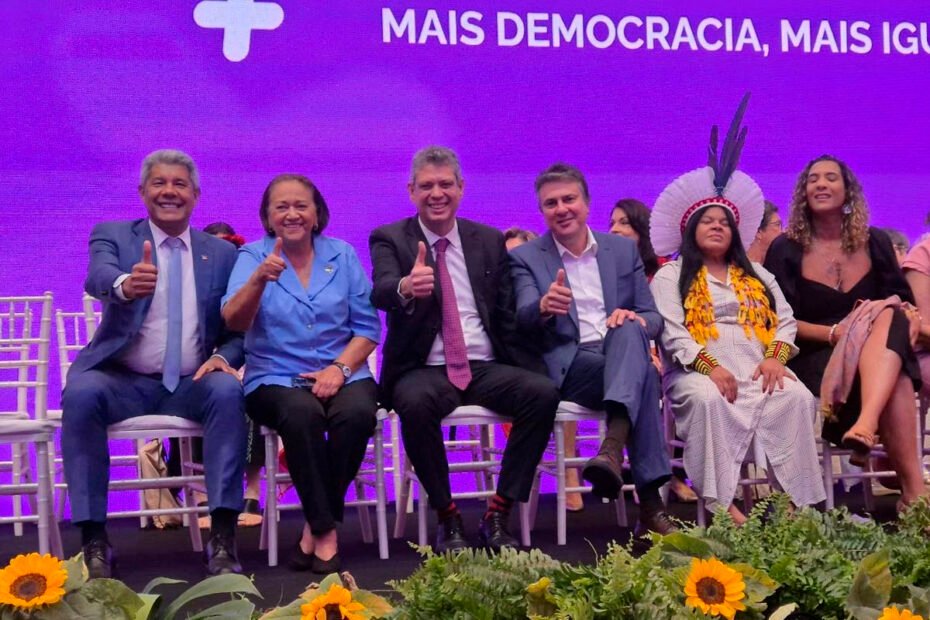 Jerônimo defende fortalecimento de políticas públicas voltadas ao protagonismo feminino durante abertura da 5ª CNPM - 