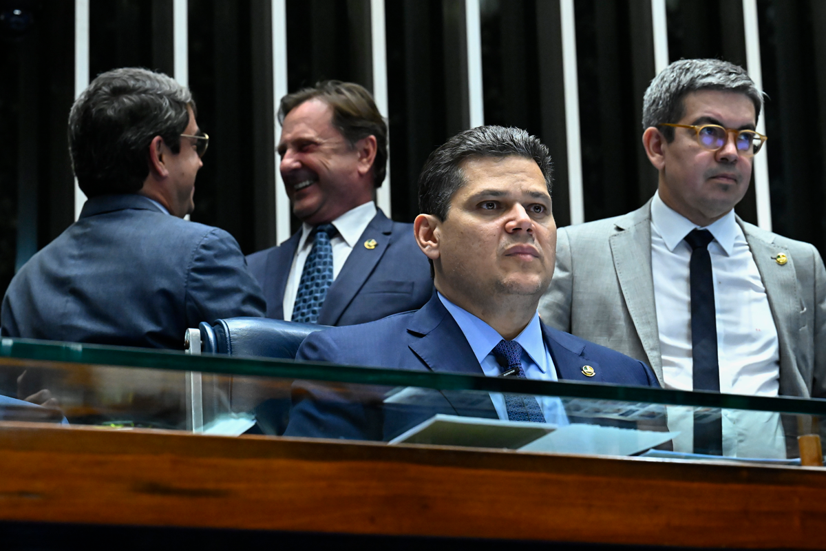 Alcolumbre adia para terça-feira votação da segunda etapa da reforma tributária no Senado - 