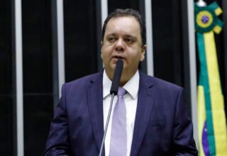 Ministro do STF suspende indiciamento de Elmar Nascimento em caso de pouso irregular de helicóptero - 