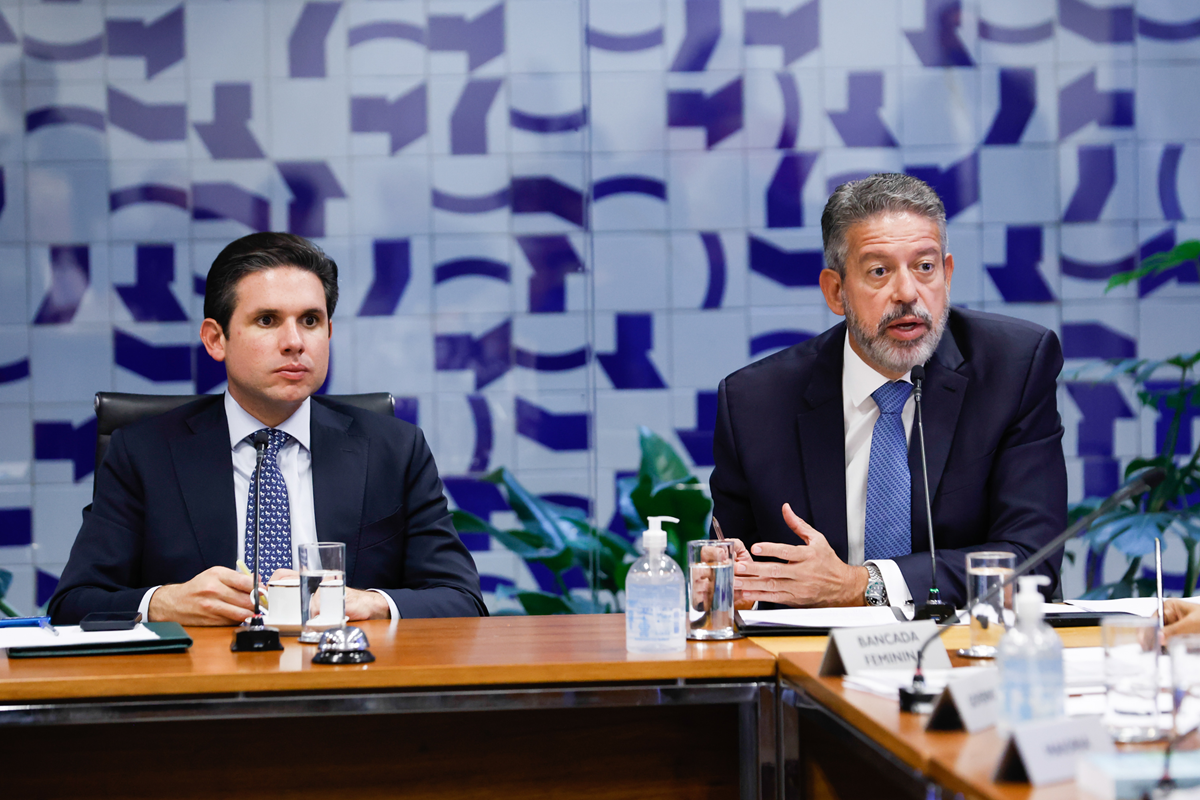 Hugo Motta confirma votação da isenção do Imposto de Renda até R$ 5 mil na próxima quarta-feira - 
