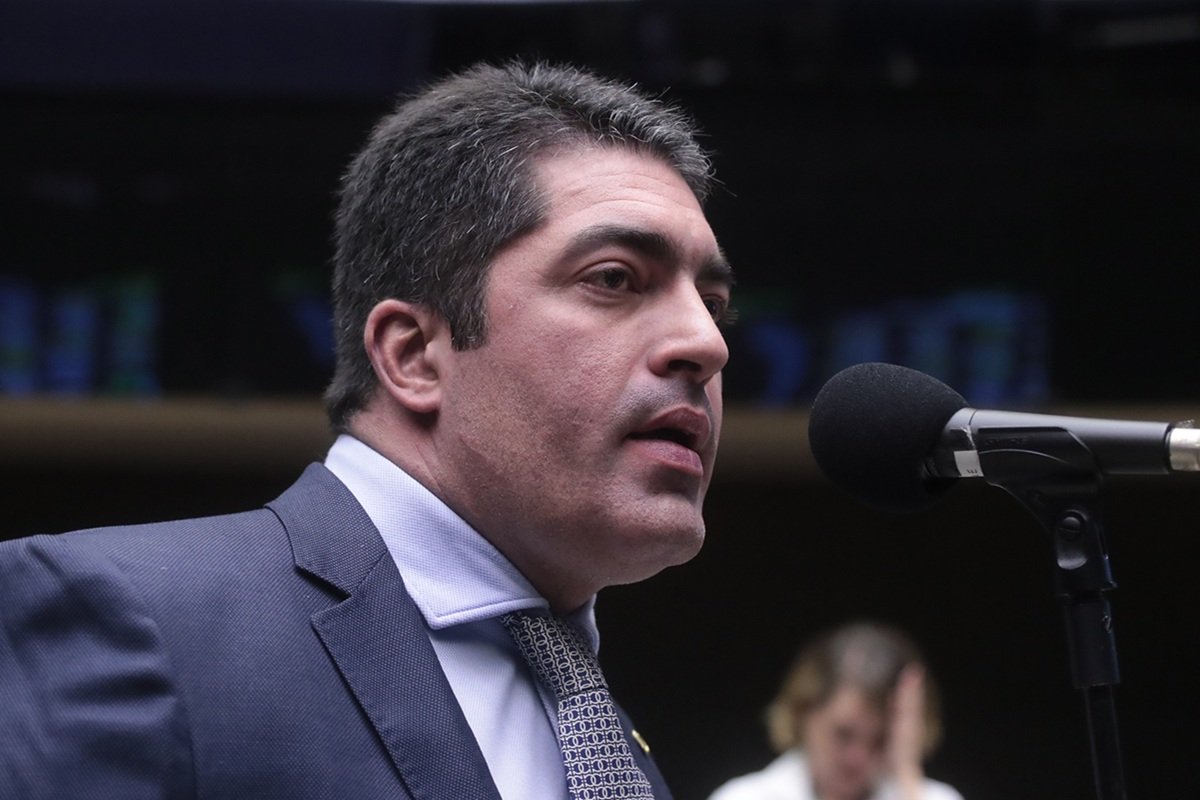 Jerônimo oficializa Otto Alencar Filho no TCE-BA e impasse judicial trava nomeação de Josias Gomes - 