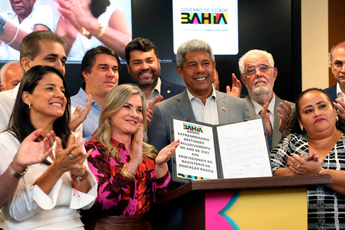 Governador libera R$ 1,74 bi em precatórios para professores e envia projeto à AL-BA de abono para toda a categoria - 