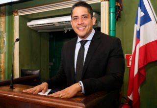 Sidninho convoca audiência pública sobre lei que garante instalação de carregadores para carros elétricos em condomínios - 