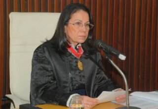 TJ-BA homenageia Sílvia Zarif, primeira mulher a presidir a Corte, após aposentadoria - 