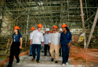 Trindade vistoria obras do TCA e diz que teatro terá ‘padrão de qualidade internacional’ - 