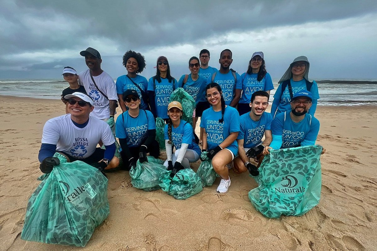 Mutirão do Dia Mundial da Limpeza recolhe 166 kg de resíduos nas praias de Piatã e Arembepe - 