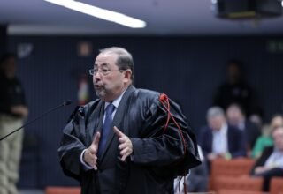 Advogado de Bolsonaro afirma que defesa não teve acesso completo às provas e questiona delação de Mauro Cid - 