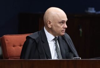 Alexandre de Moraes se declara impedido e Gilmar Mendes assume análise de habeas corpus de Jair Bolsonaro - 
