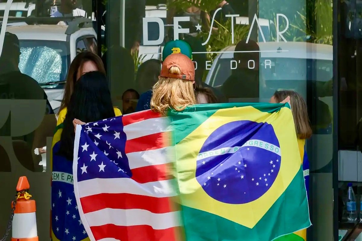 Jair Bolsonaro apresenta melhora parcial e segue monitorado em hospital de Brasília - 