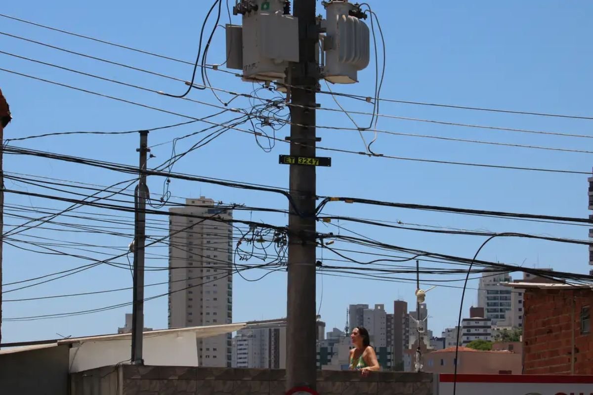 Furto de energia no Brasil causa R$ 10,3 bilhões em prejuízos; Bahia tem mais de 250 ‘gatos’ por dia - 