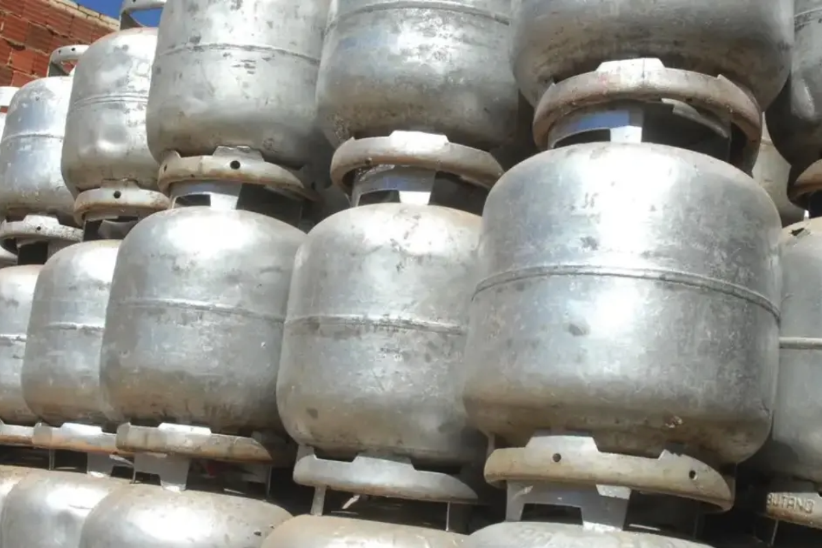 Gás de cozinha fica mais caro na Bahia e botijão pode subir até R$ 5 - 