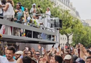 Lavagem de la Madeleine reúne 60 mil em Paris em celebração à cultura afro-brasileira - 