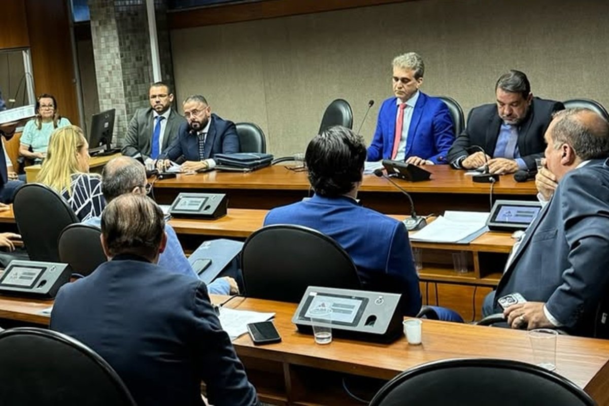 CCJ da AL-BA analisa prisão do deputado Binho Galinha e deve emitir parecer em até 72h; defesa contesta decisão judicial - 