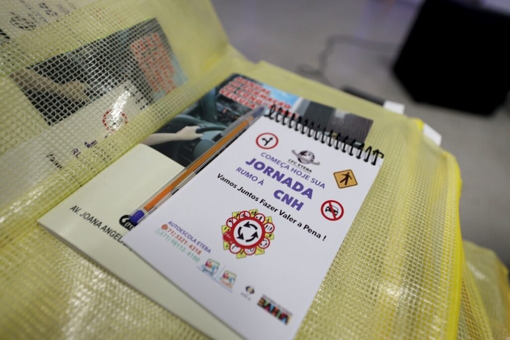Alunos da rede estadual iniciam curso de trânsito com CNH nas Escolas em Salvador