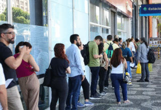 Mais de 42 mil candidatos fazem prova discursiva do CNU 2025 neste domingo - 