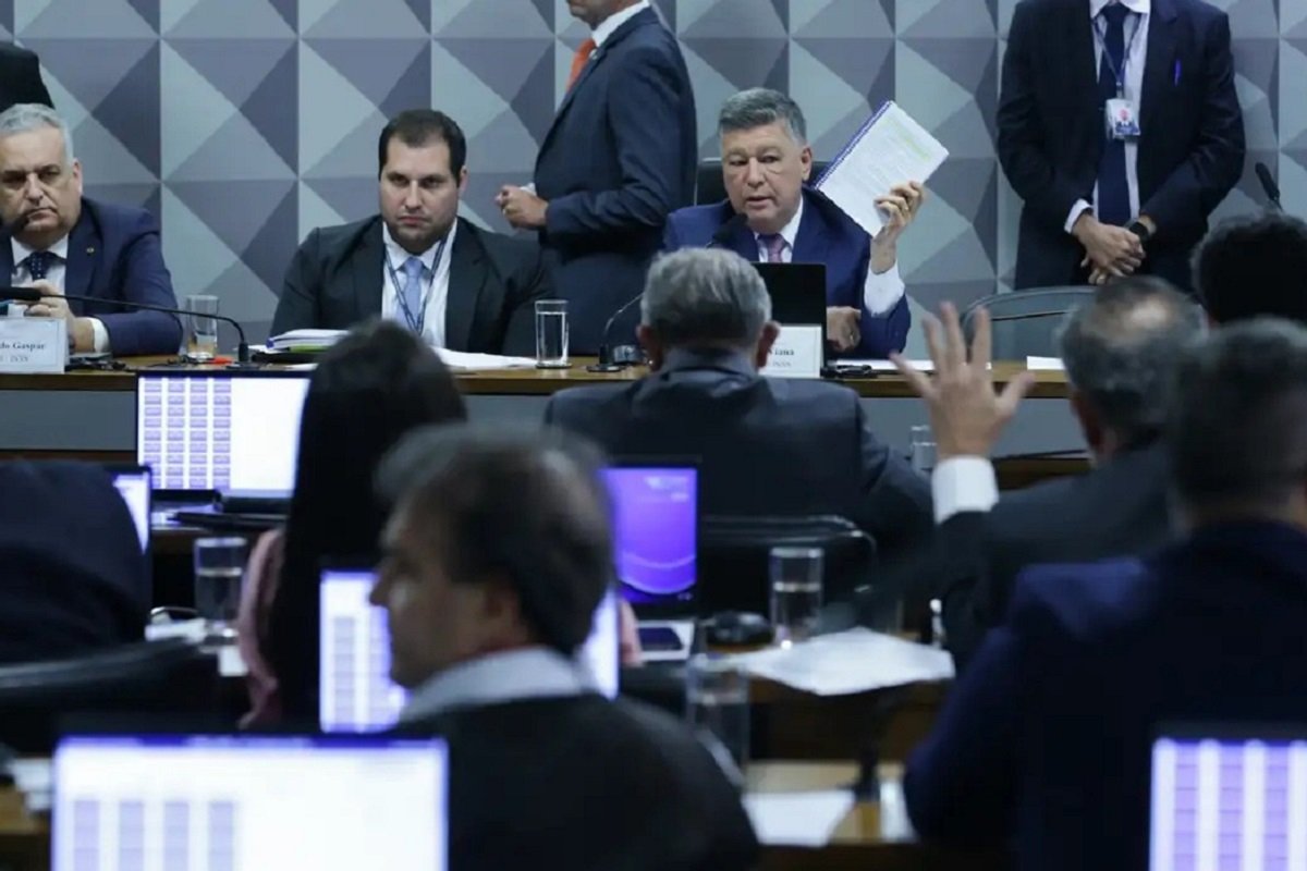 CPMI do INSS pede prisão preventiva do presidente da Conafer por fraudes e lavagem de dinheiro - 