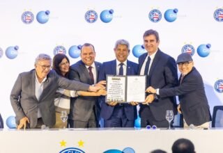 Luiz Caetano celebra anúncio de construção de CT do Bahia em Camaçari e diz que cidade vive ‘novo momento’ - 