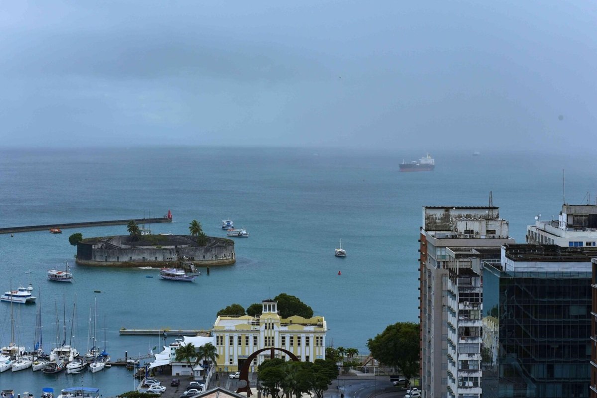 Chuva intensa entra no terceiro dia em Salvador e deixa bairros com mais de 160 mm de acumulado - 