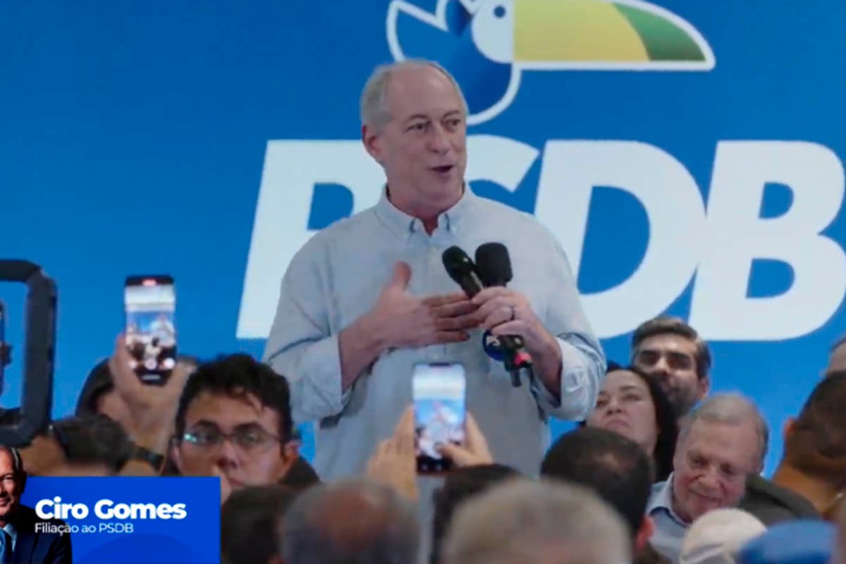 Ciro Gomes se filia ao PSDB e assume presidência estadual do partido no Ceará - 