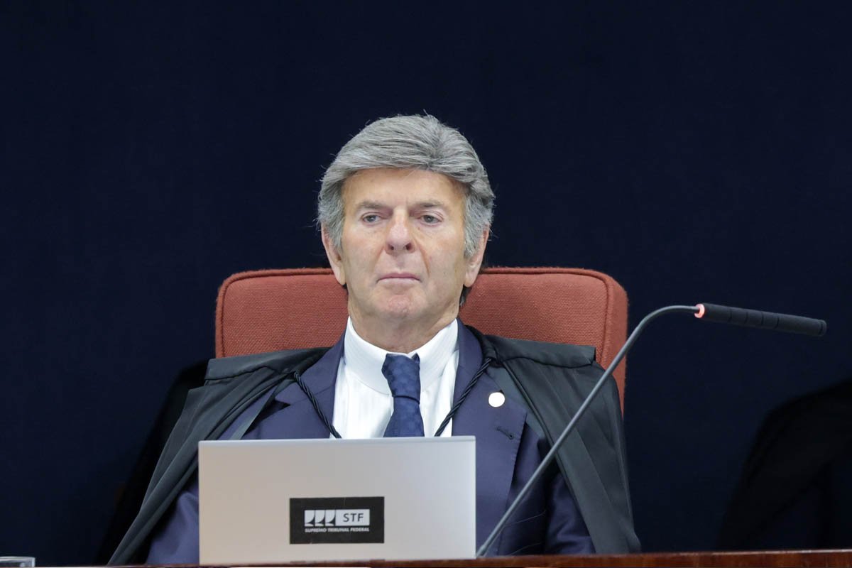 Fux pede para deixar Primeira Turma do STF em meio a julgamentos da trama golpista - 