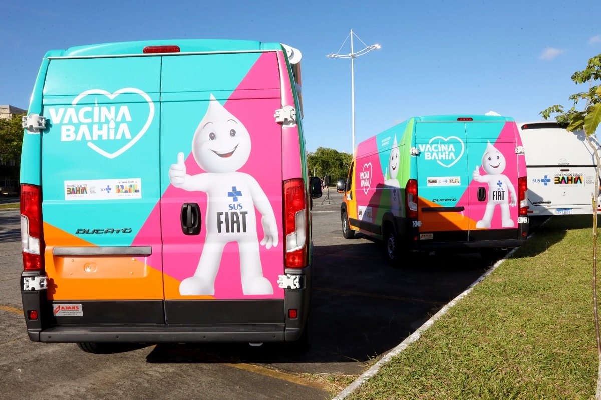 Governo da Bahia entrega novos micro-ônibus para policlínicas regionais e amplia transporte de pacientes - 