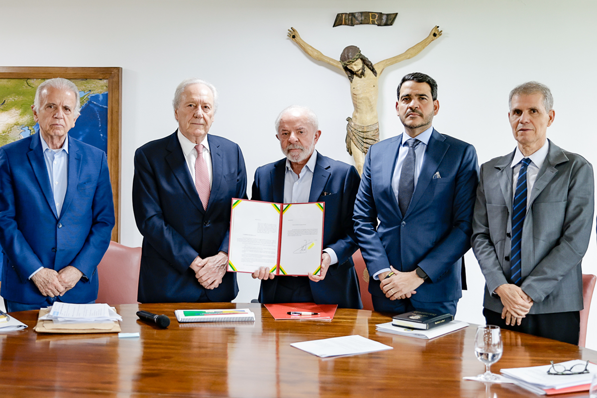 Lula assina projeto da Lei Antifacção com penas mais duras e novas ferramentas de investigação - 