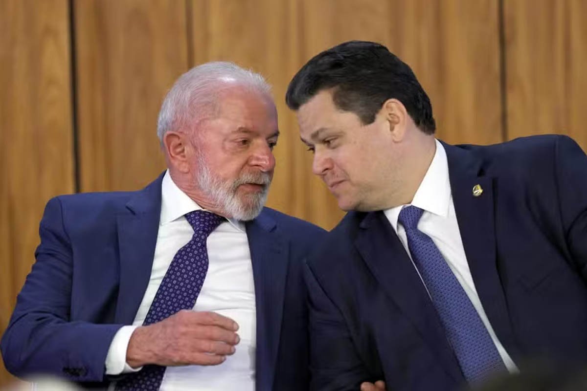 Lula avisa Alcolumbre que escolherá Jorge Messias para STF; anúncio deve ocorrer após viagem à Ásia - 