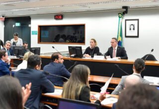 Conselho de Ética da Câmara arquiva pedido de cassação contra Eduardo Bolsonaro; entenda - 