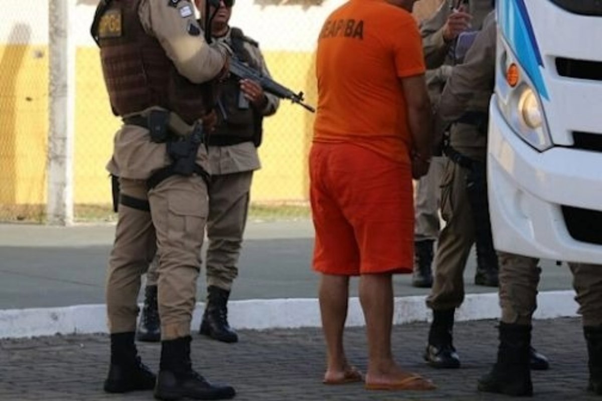 Três presos fogem do Conjunto Penal de Feira de Santana e mobilizam grande operação policial na Bahia - 