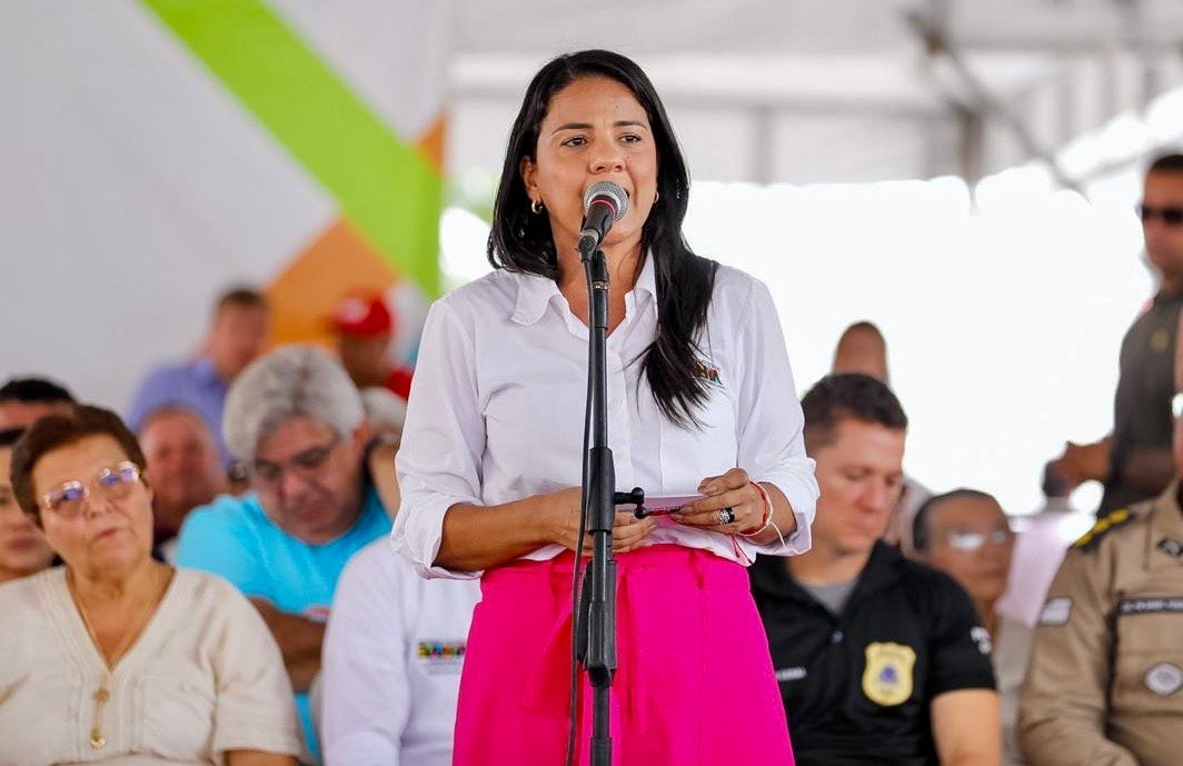 Rowenna Brito celebra investimentos na educação da Bahia e rebate críticas da oposição: ‘nunca pisaram em uma escola’ - 