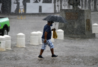 Temporal provoca alagamentos e susto no ferry em Salvador; chuva continua e cidade segue em alerta - 
