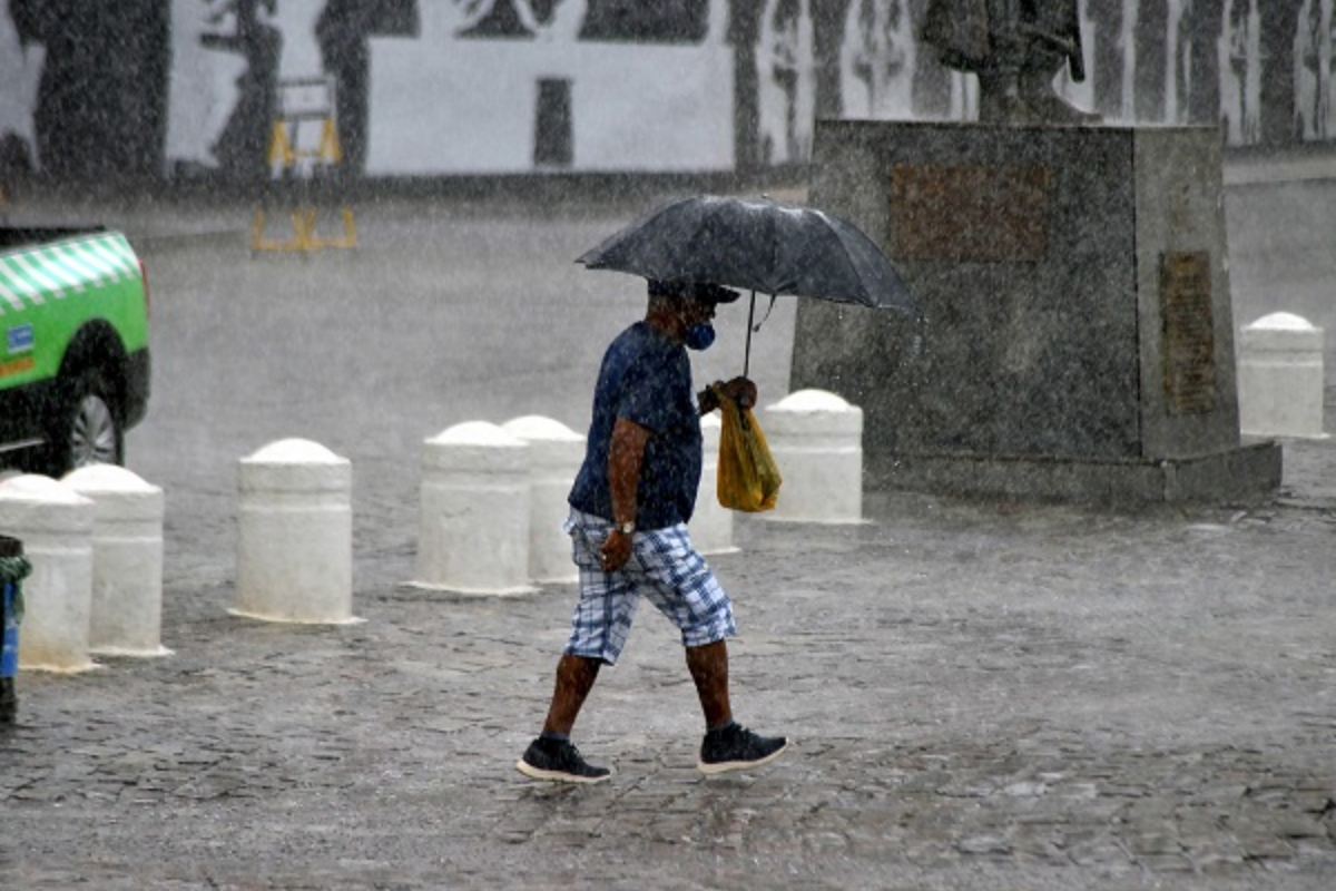 Temporal provoca alagamentos e susto no ferry em Salvador; chuva continua e cidade segue em alerta - 