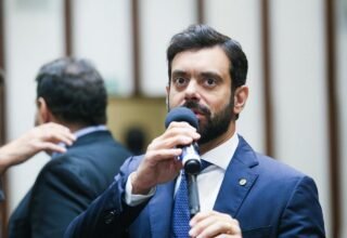 Tiago Correia ironiza Jerônimo e diz que governo propaga fake News sobre pré-candidatura de ACM Neto: ‘Estão batendo cabeça’ - 