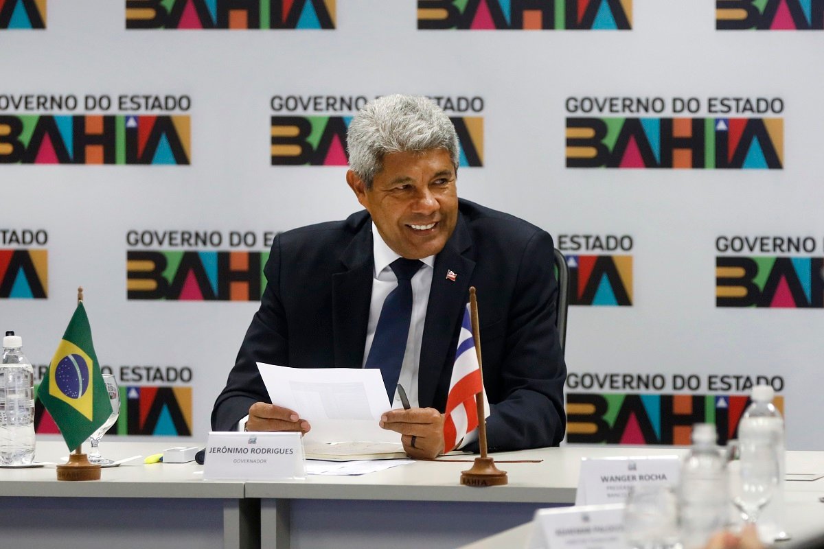 Jerônimo sanciona lei que cria secretaria para administrar Ponte Salvador-Itaparica; veja detalhes - 