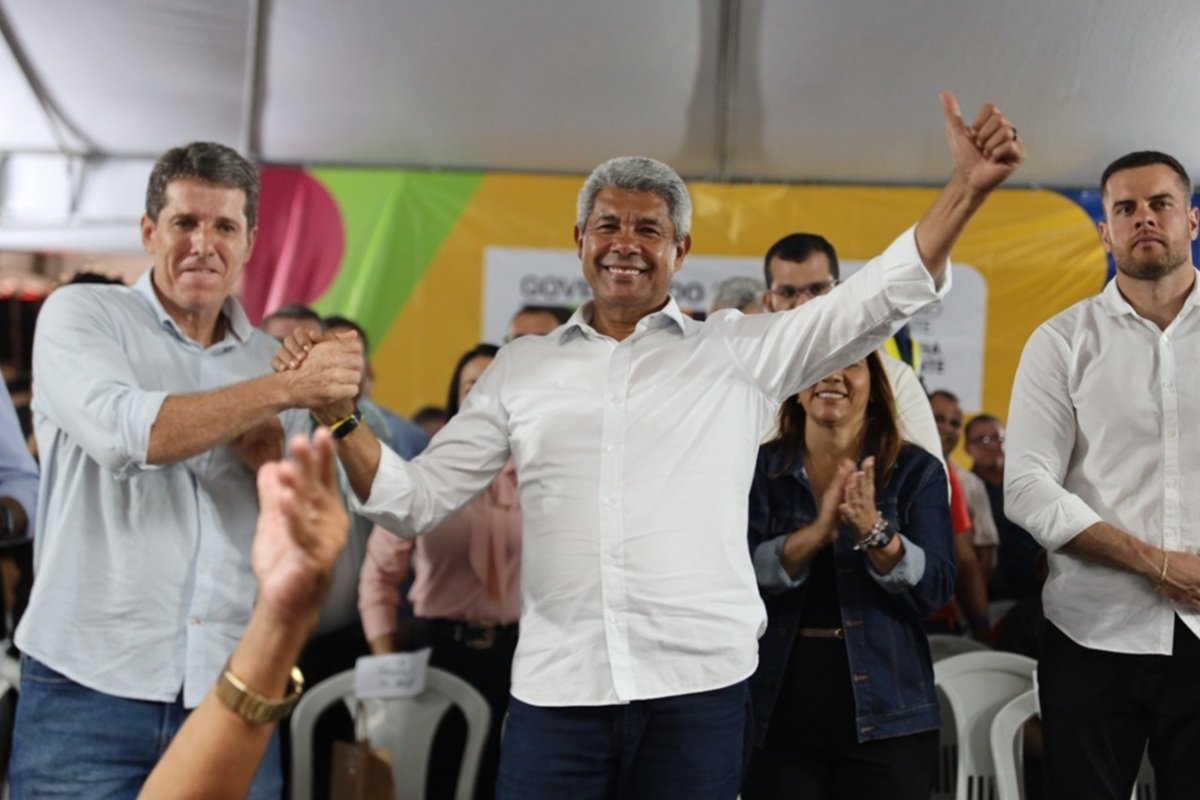 Jerônimo intensifica aproximação com Zé Cocá e usa pacote de obras em Jequié para fortalecer alianças de olho em 2026 - 