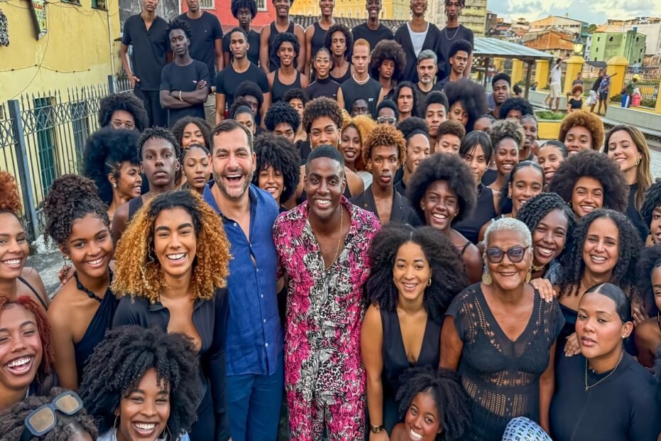 O modelo que virou inspiração: como Carlos Cruz usa a moda para salvar vidas na periferia de Salvador - 