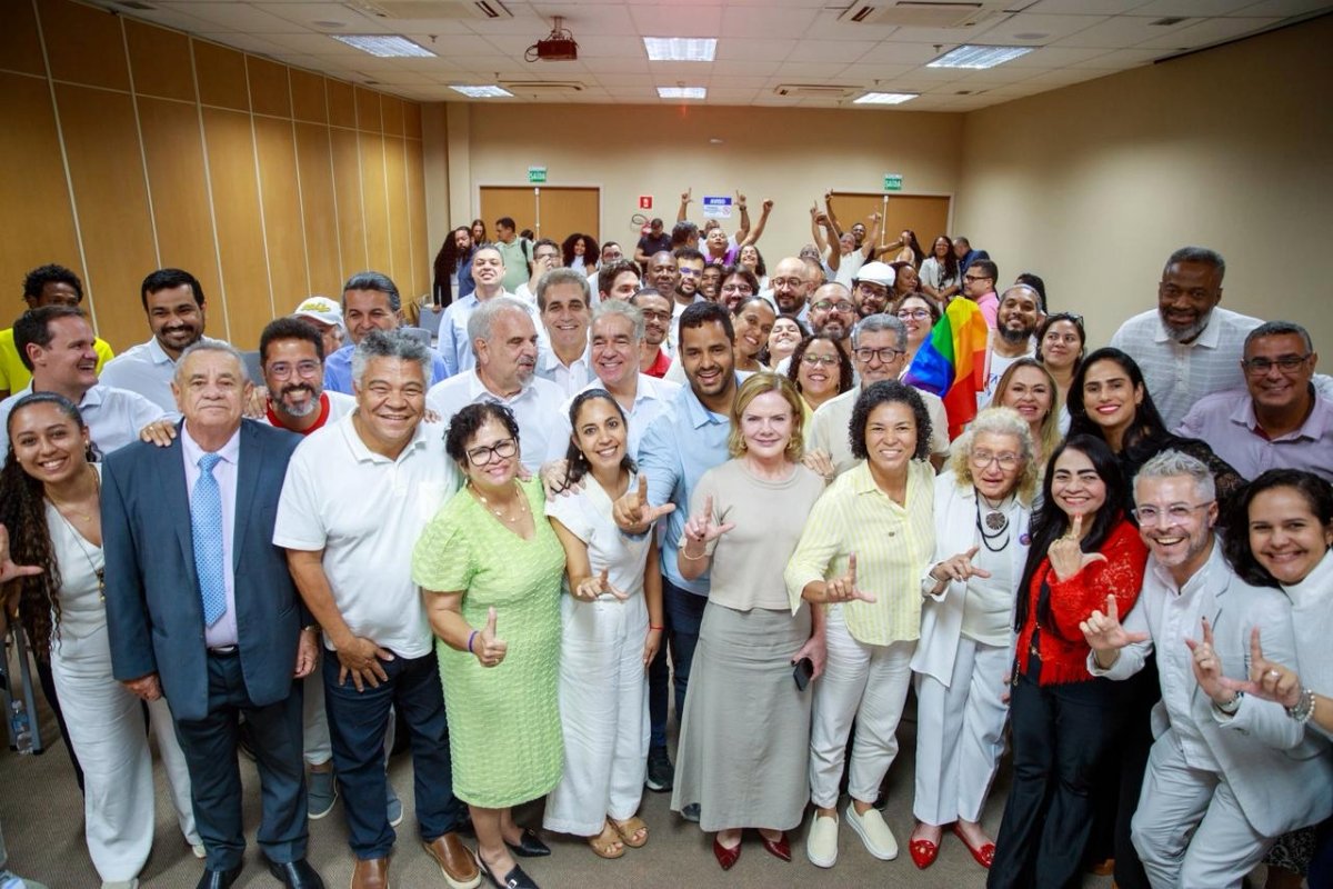 Gleisi Hoffmann defende justiça social e fortalecimento da base popular em encontro do PT na Bahia - 