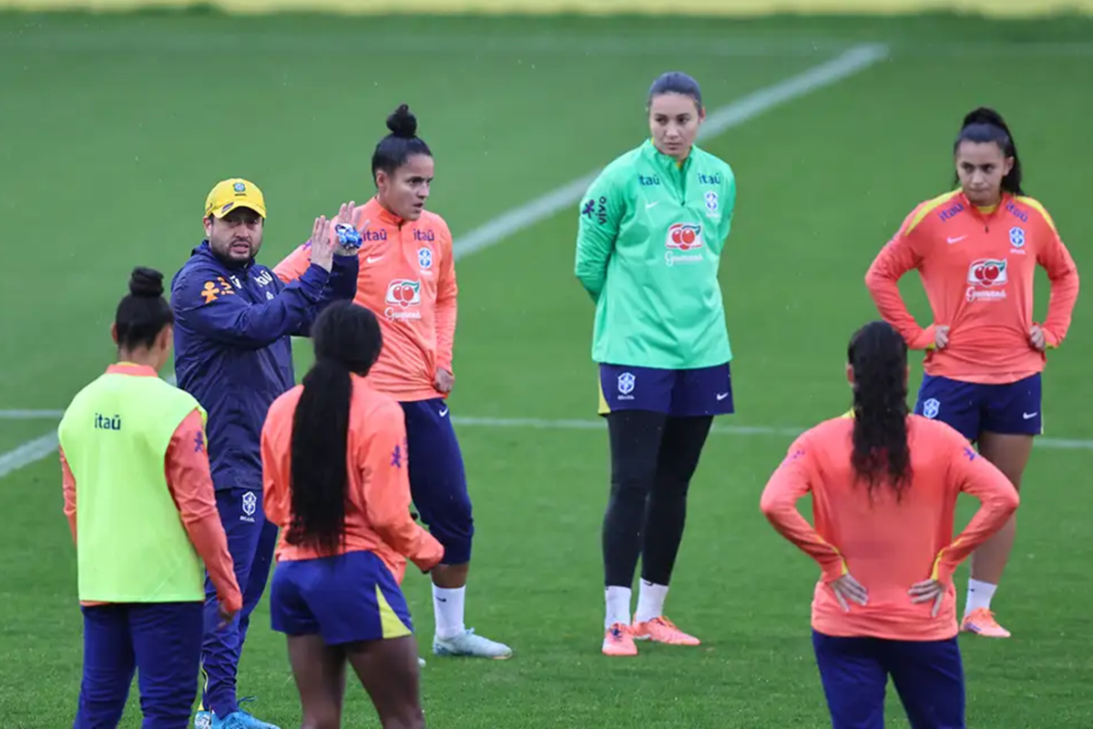 Seleção feminina faz primeiro treino na Inglaterra antes de amistosos contra Inglaterra e Itália - 