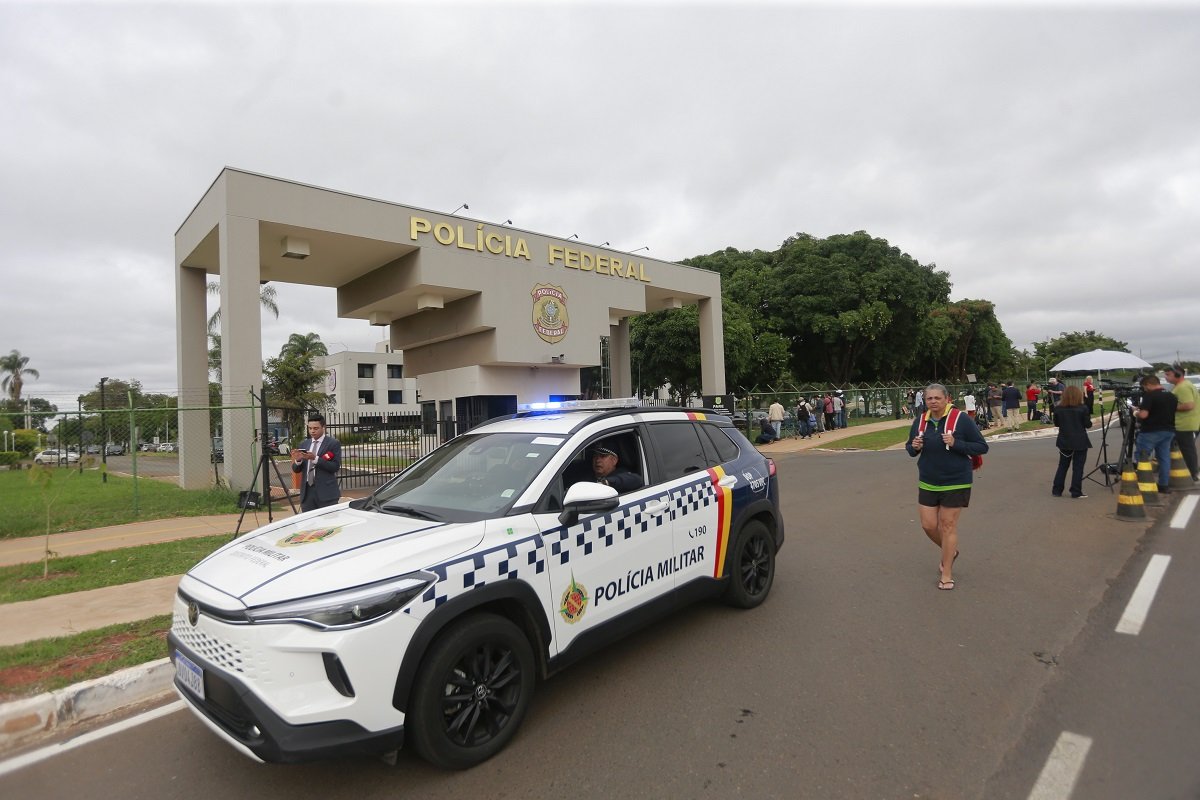 Bolsonaro é preso sem resistência em casa e sem Michelle: veja os bastidores da operação da PF - 