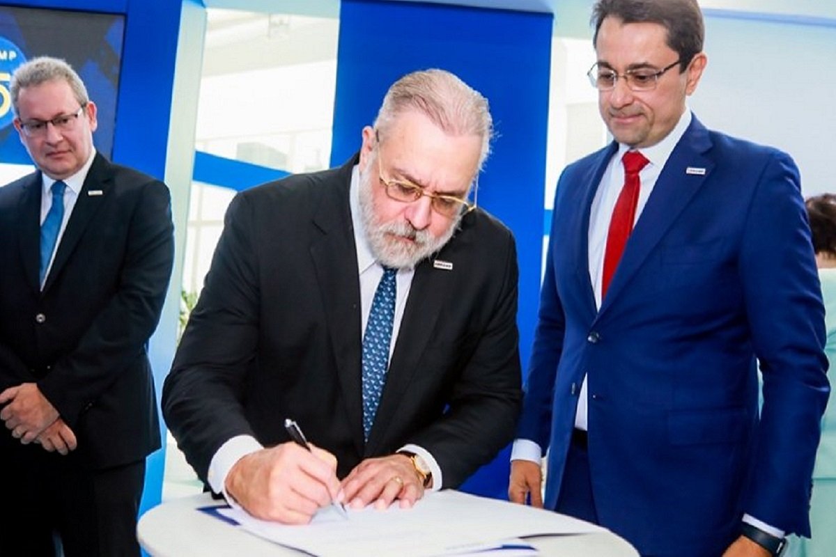 Augusto Aras se filia à Conamp e se torna o primeiro ex-PGR a integrar quadro da entidade - 