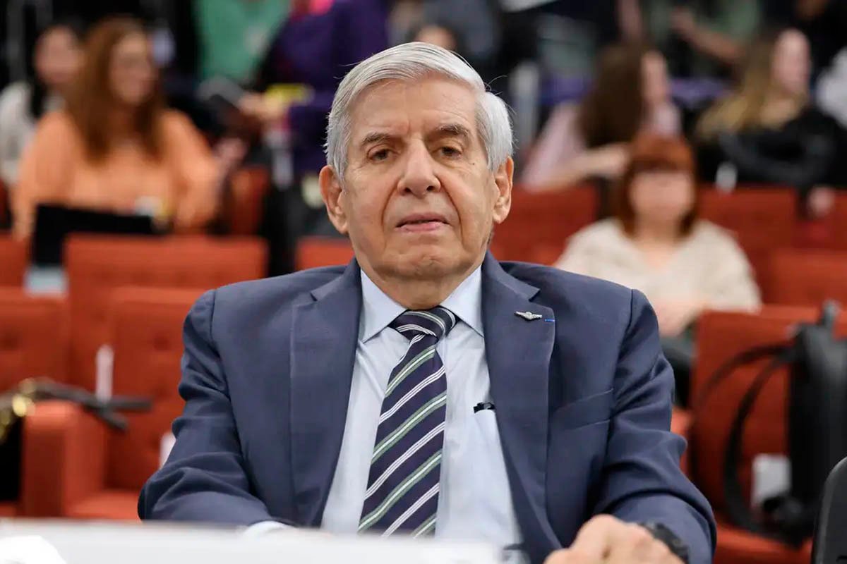 Moraes dá cinco dias para defesa de Augusto Heleno entregar exames e esclarecer diagnóstico de Alzheimer - 