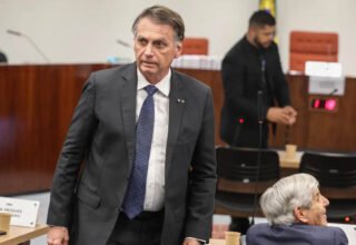Moraes determina execução da pena de Bolsonaro; ex-presidente seguirá na superintendência da PF, em Brasília - 