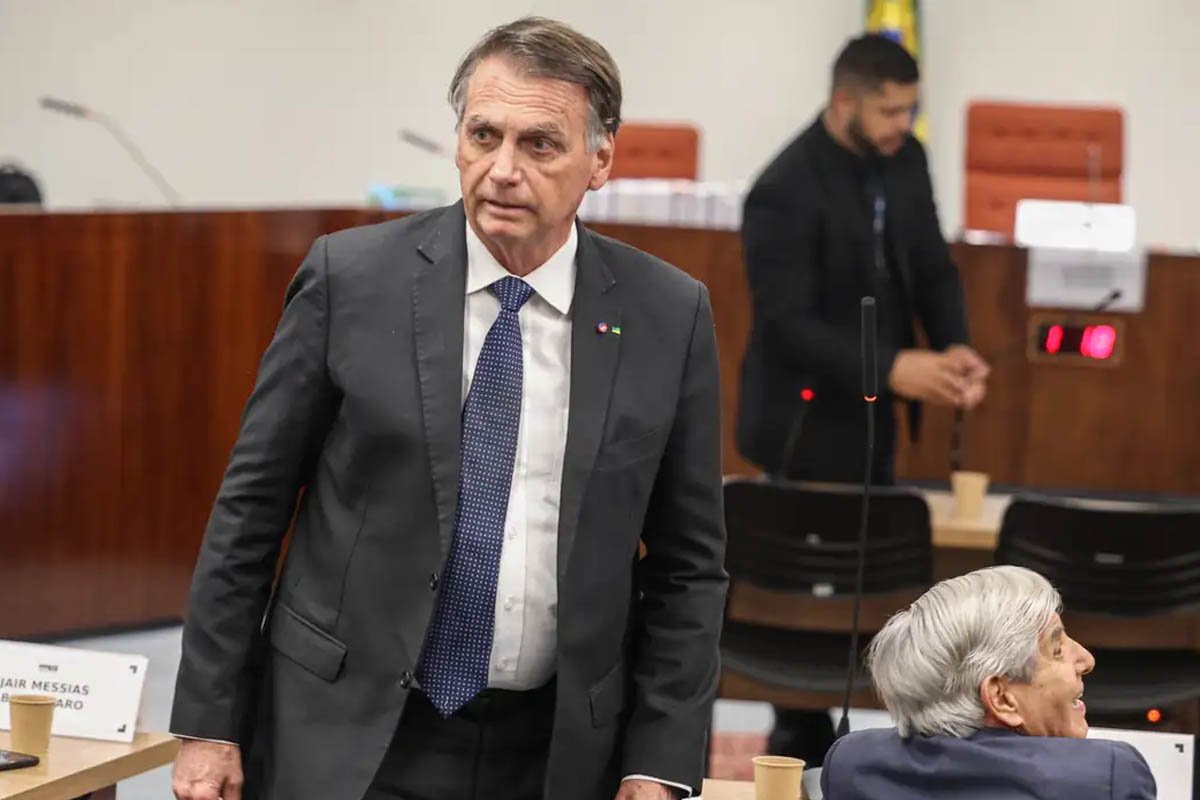 Moraes determina execução da pena de Bolsonaro; ex-presidente seguirá na superintendência da PF, em Brasília - 