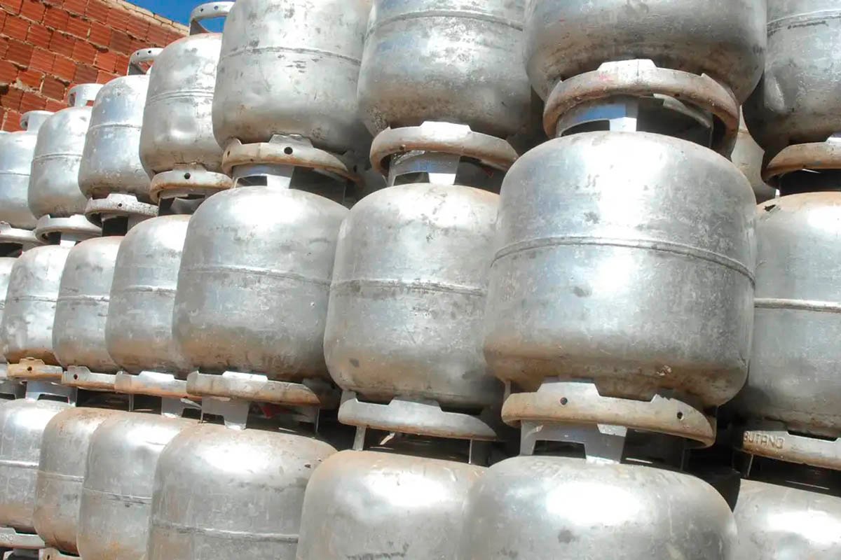 Caixa inicia distribuição do vale-recarga do Gás do Povo; veja quem tem direito e como retirar - 