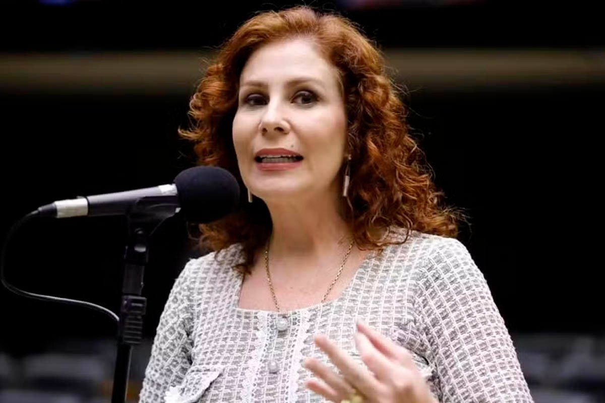 Carla Zambelli renuncia ao mandato e Câmara convoca suplente após decisão do STF - 