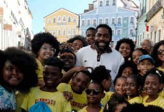 Lázaro Ramos leva crianças a passeio histórico e lança livro sobre ancestralidade em Salvador - 