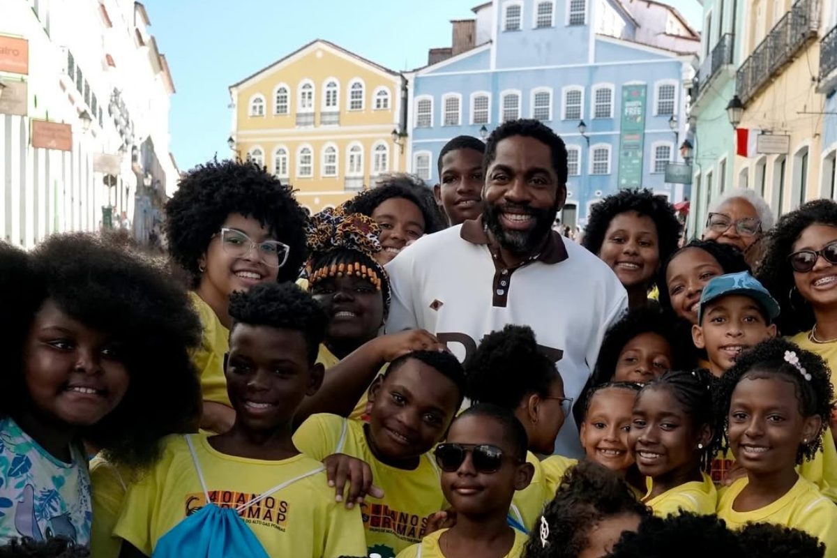 Lázaro Ramos leva crianças a passeio histórico e lança livro sobre ancestralidade em Salvador - 
