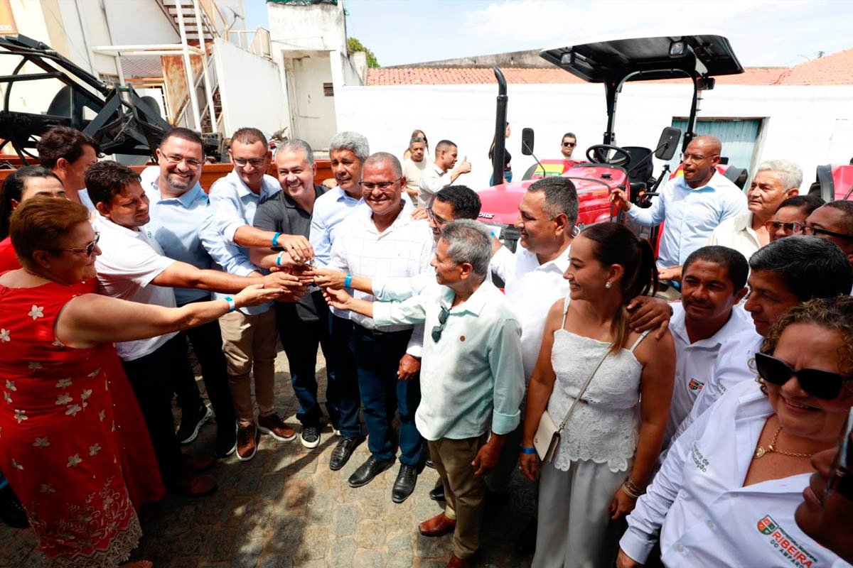 Jerônimo Rodrigues inaugura novo pelotão da PM e anuncia mais de R$ 60 milhões em obras em Ribeira do Amparo - 