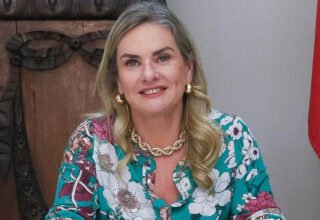 Ivana Bastos é internada com colite e permanece em observação médica na UTI - 